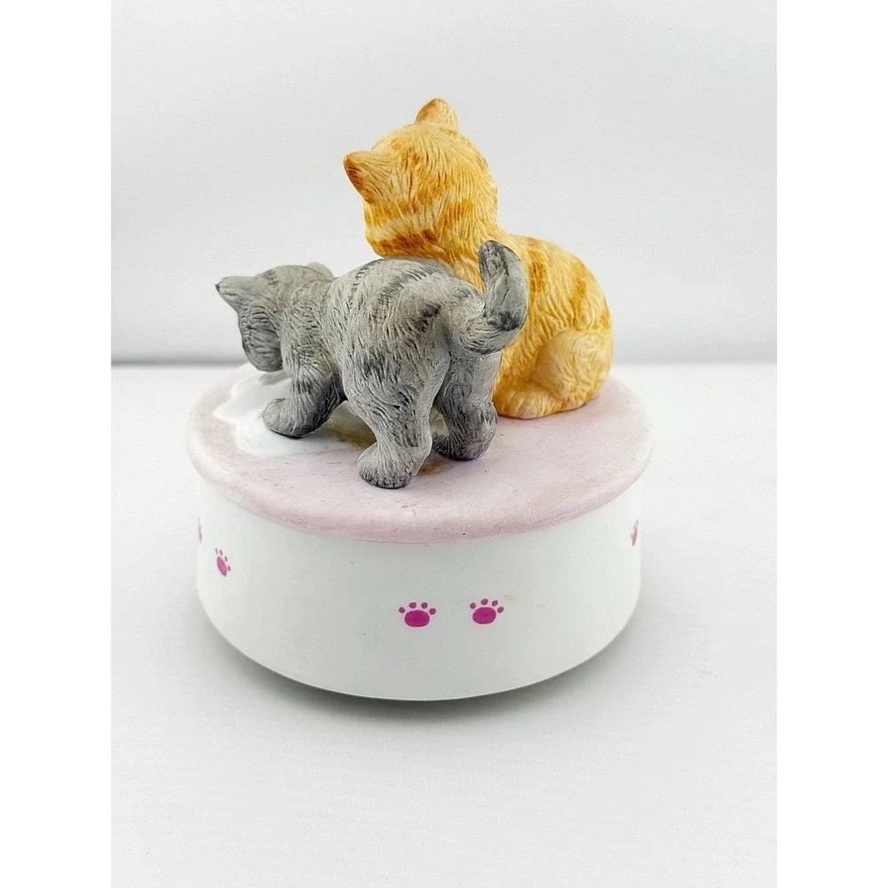 Vintage 1990's cats music box. Plays song a few of my favorite things.